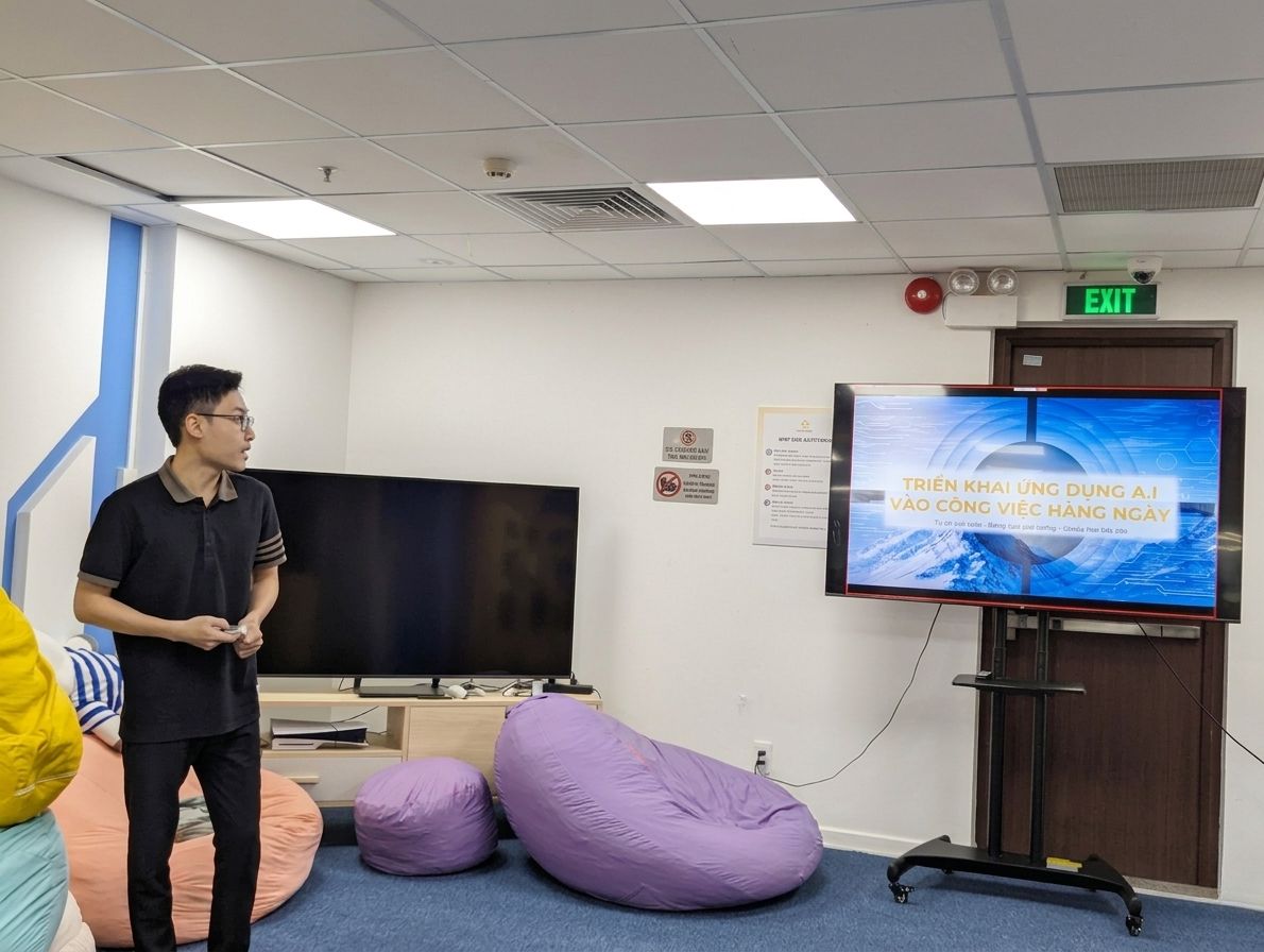 Internal Training: AI – AI Report & Showcases - media 2